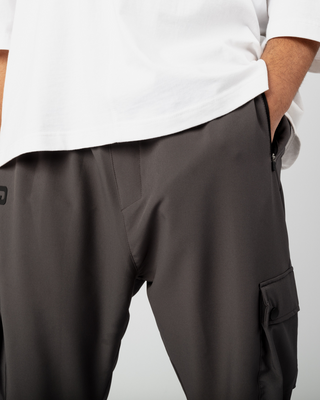 Pantalon cargo "Nomad" anthracite de Qaba'il