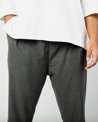 Pantalon anthracite "Sultan" de Qaba'il