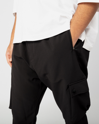Pantalon cargo "Nomad" noir de Qaba'il