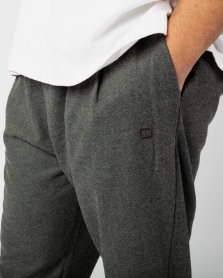 Pantalon anthracite "Sultan" de Qaba'il